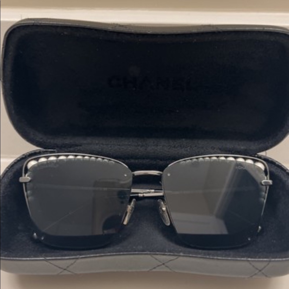 Chanel Square Frame Pearl Sunglasses 4235-H - Picture 6 of 11
